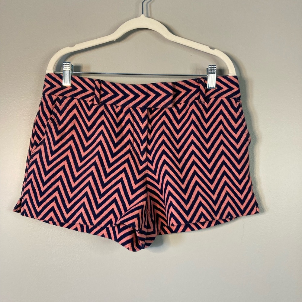 Ann Taylor LOFT Riviera Short 8P 
Coral Navy Chevron Stripe Sexy